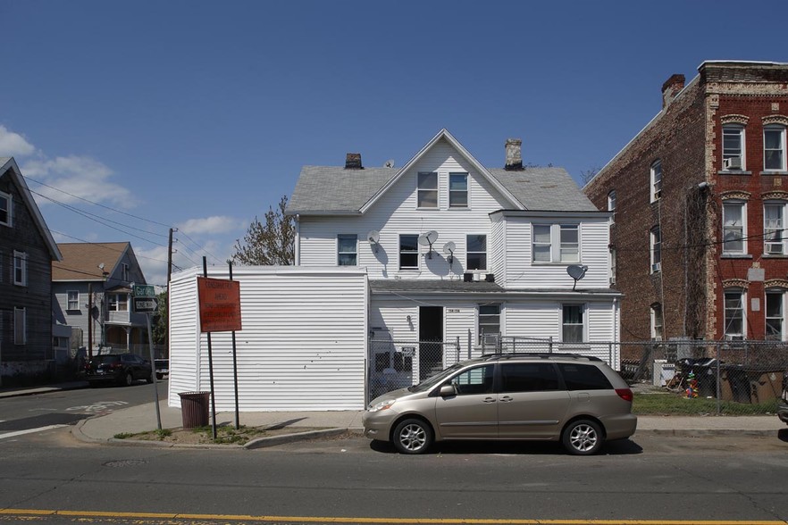 134 Henry St, Stamford, CT à vendre - Photo du bâtiment - Image 3 de 3