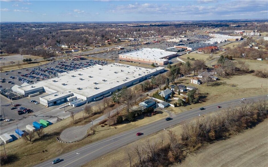 169 Highway & Cook Road, Saint Joseph, MO à vendre - Photo du bâtiment - Image 3 de 12