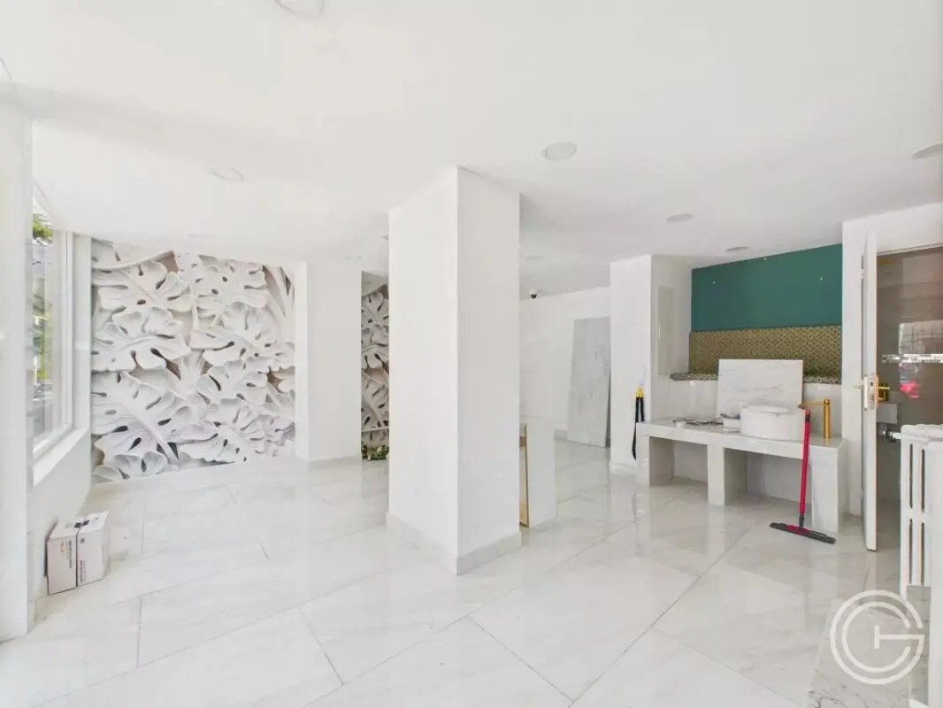 7 Avenue De Fabron, Nice for lease Interior Photo- Image 1 of 19