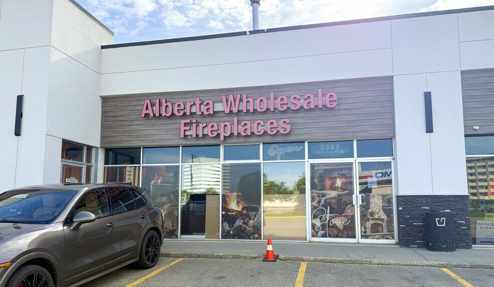 5365 Gateway Blvd NW, Edmonton, AB à louer - Photo du bâtiment - Image 2 de 3