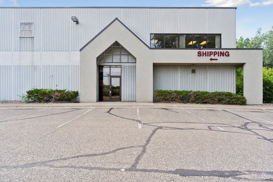 405 Commerce Ct, Vadnais Heights, MN à vendre - Photo du bâtiment - Image 3 de 33