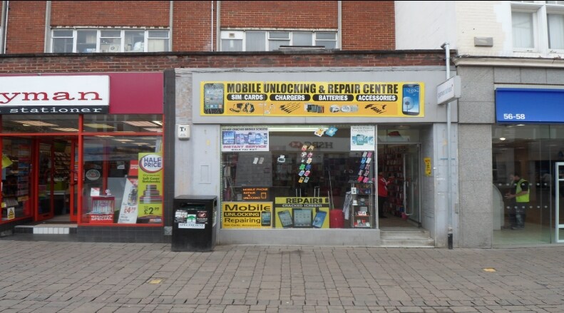 52-54 High St, Staines à vendre - Photo du bâtiment - Image 2 de 4