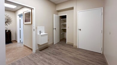 60 Westwood Ave, Waterbury, CT for lease Interior Photo- Image 2 of 8