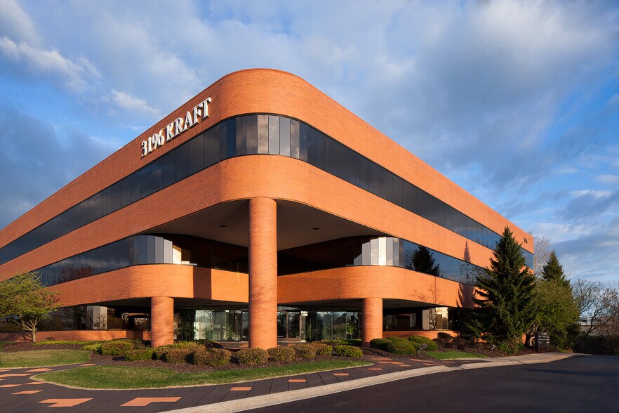 3196 Kraft Ave SE, Grand Rapids, MI à louer - Photo du bâtiment - Image 1 de 1