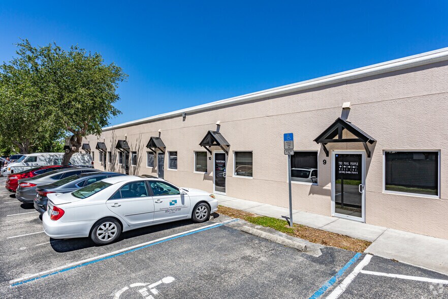 25150 Bernwood Dr, Bonita Springs, FL à louer - Photo du bâtiment - Image 3 de 8