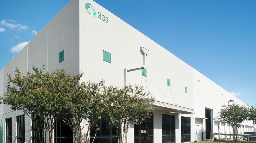 100 Northpark Central Dr, Houston, TX for lease - Building Photo - Image 2 of 9