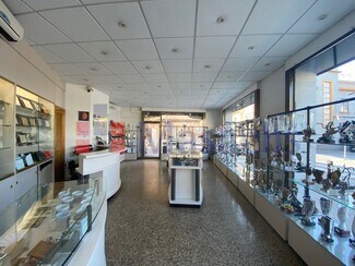 Plus de détails pour Multi-résidentiel à vendre