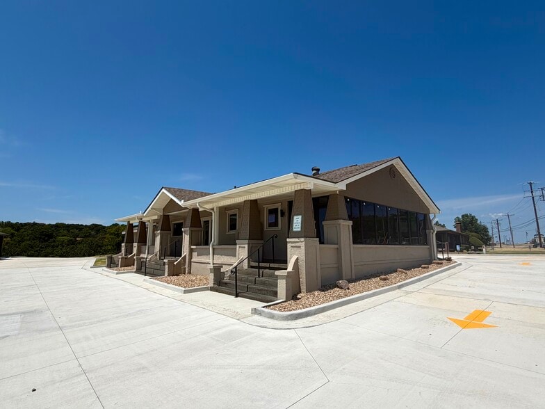 619 Fayetteville Rd, Van Buren, AR for lease - Building Photo - Image 1 of 26