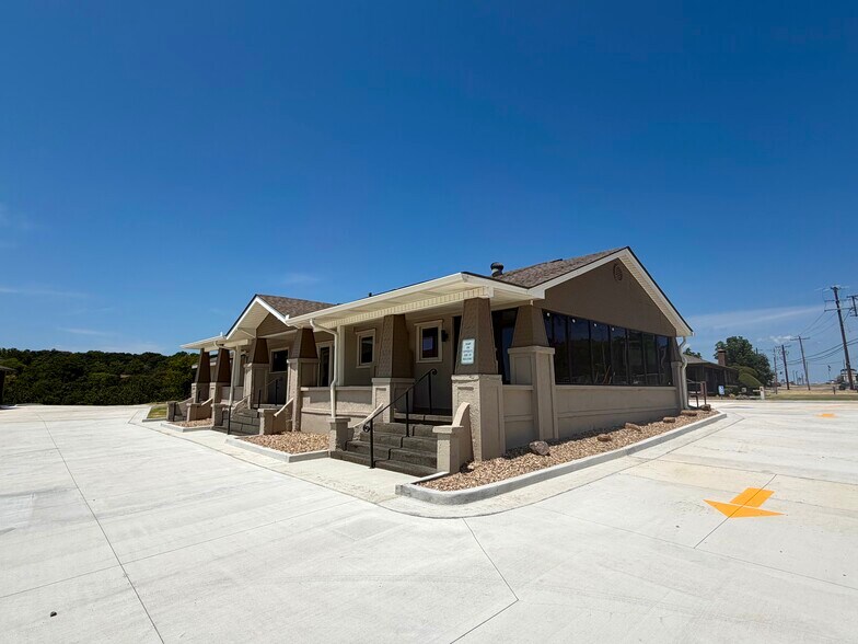 619 Fayetteville Rd, Van Buren, AR à louer - Photo du bâtiment - Image 1 de 26