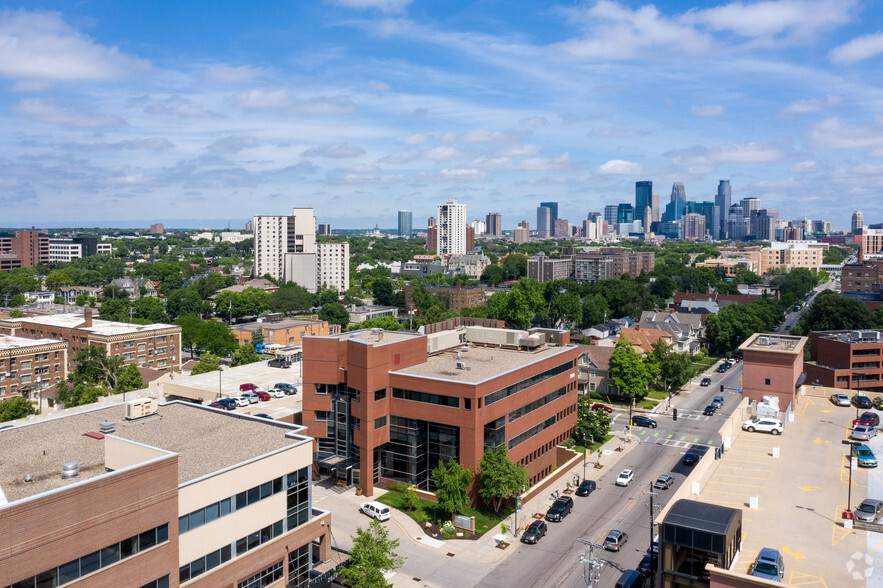 2800 Chicago Ave, Minneapolis, MN à louer - Photo du bâtiment - Image 2 de 4