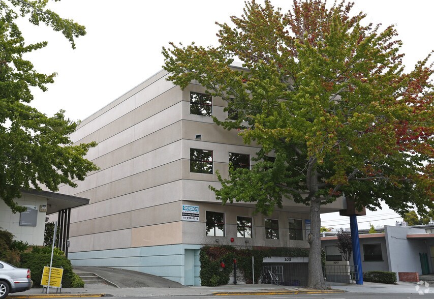 3017 Telegraph Ave, Berkeley, CA à louer - Photo du bâtiment - Image 3 de 29