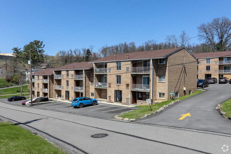 151-175 Dix Dr, North Versailles, PA à vendre - Photo principale - Image 1 de 1