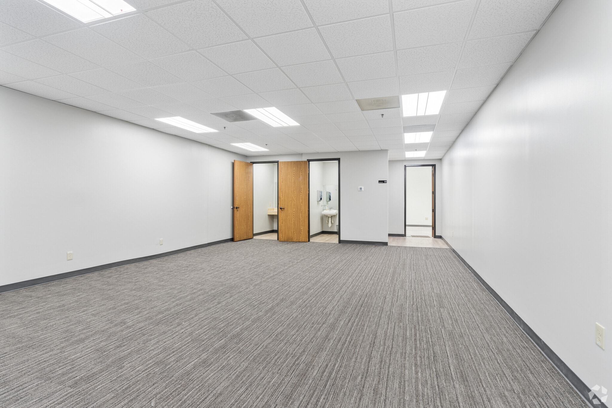 1000 Holcomb Woods Pky, Roswell, GA for lease Interior Photo- Image 1 of 5