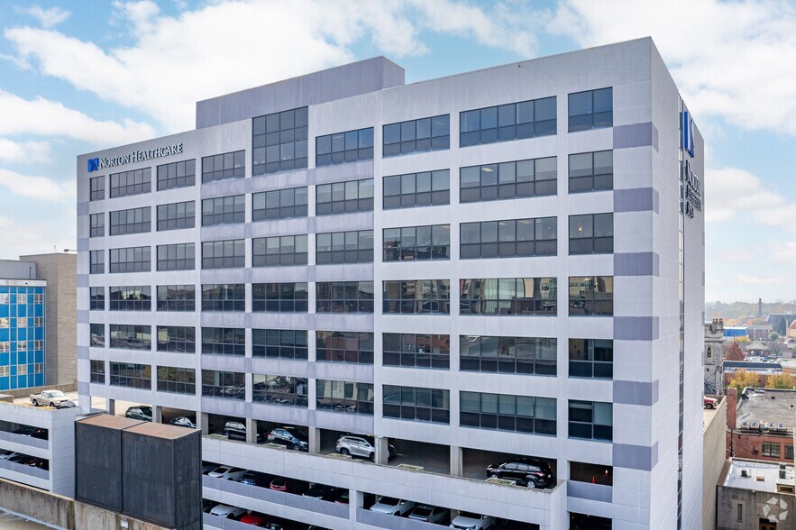 210 E Gray St, Louisville, KY à louer - Photo du bâtiment - Image 2 de 7