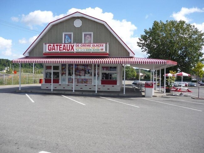 Plus de détails pour 1355 Boul Moody, Terrebonne, QC - Commerce de détail à vendre