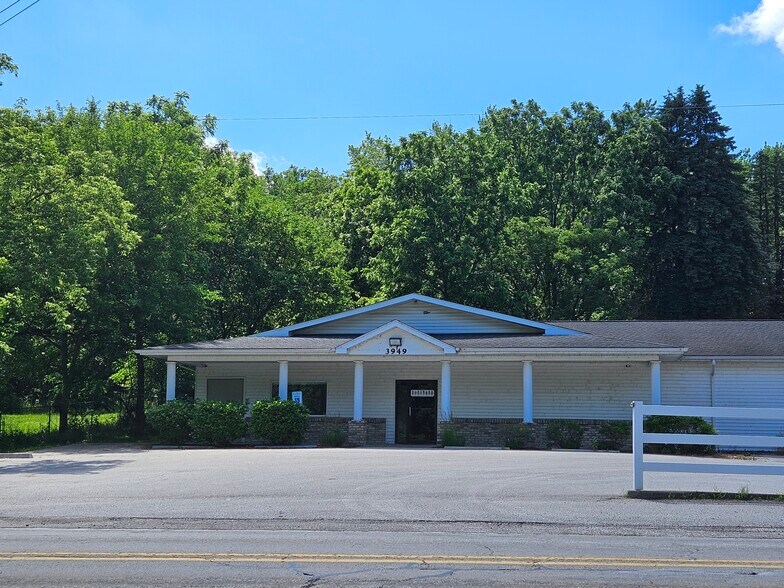 3949 N River Rd, Freeland, MI for lease - Building Photo - Image 2 of 12