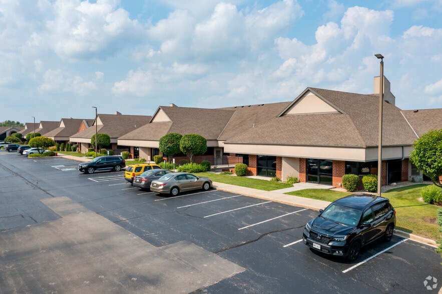 W177N9856-W178 N9912 Rivercrest Dr, Germantown, WI for lease - Building Photo - Image 2 of 10