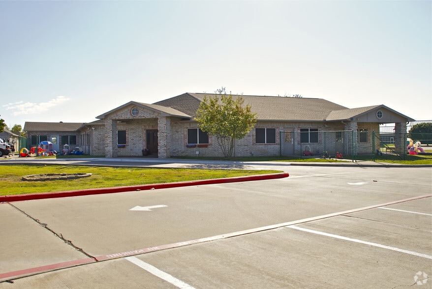 200 Lobo Ln, Little Elm, TX à vendre - Photo du bâtiment - Image 3 de 3