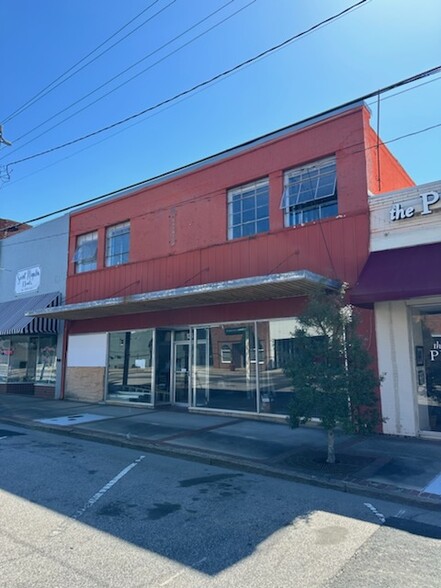 133-137 Hillsboro St, Oxford, NC for sale - Building Photo - Image 3 of 9