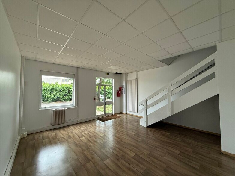 114 Avenue Louis Roche, Gennevilliers à louer - Photo du bâtiment - Image 3 de 20