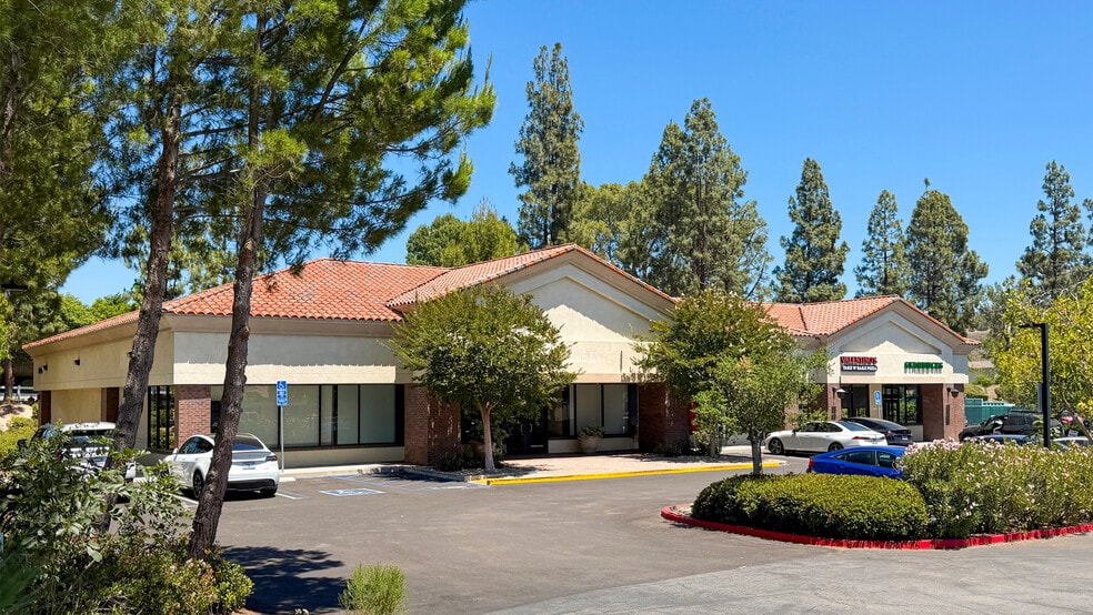 2072 E Avenida De Los Arboles, Thousand Oaks, CA for lease - Building Photo - Image 2 of 4