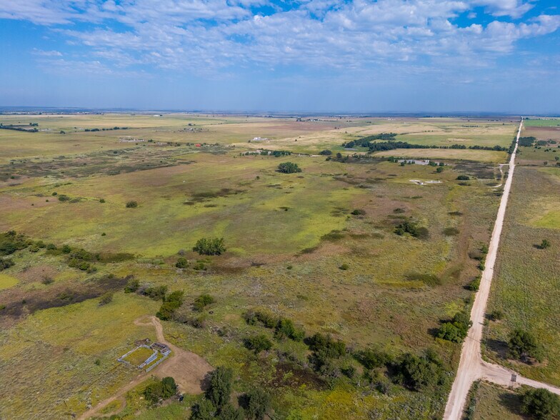 Helton Ranch, Briscoe, TX à vendre - Photo du bâtiment - Image 2 de 26