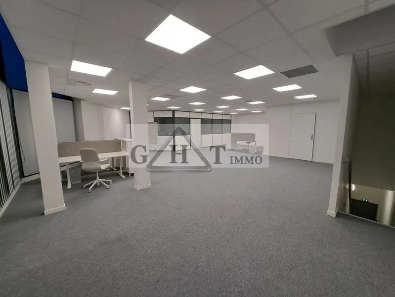 Industrial in Grigny for lease Interior Photo- Image 1 of 5
