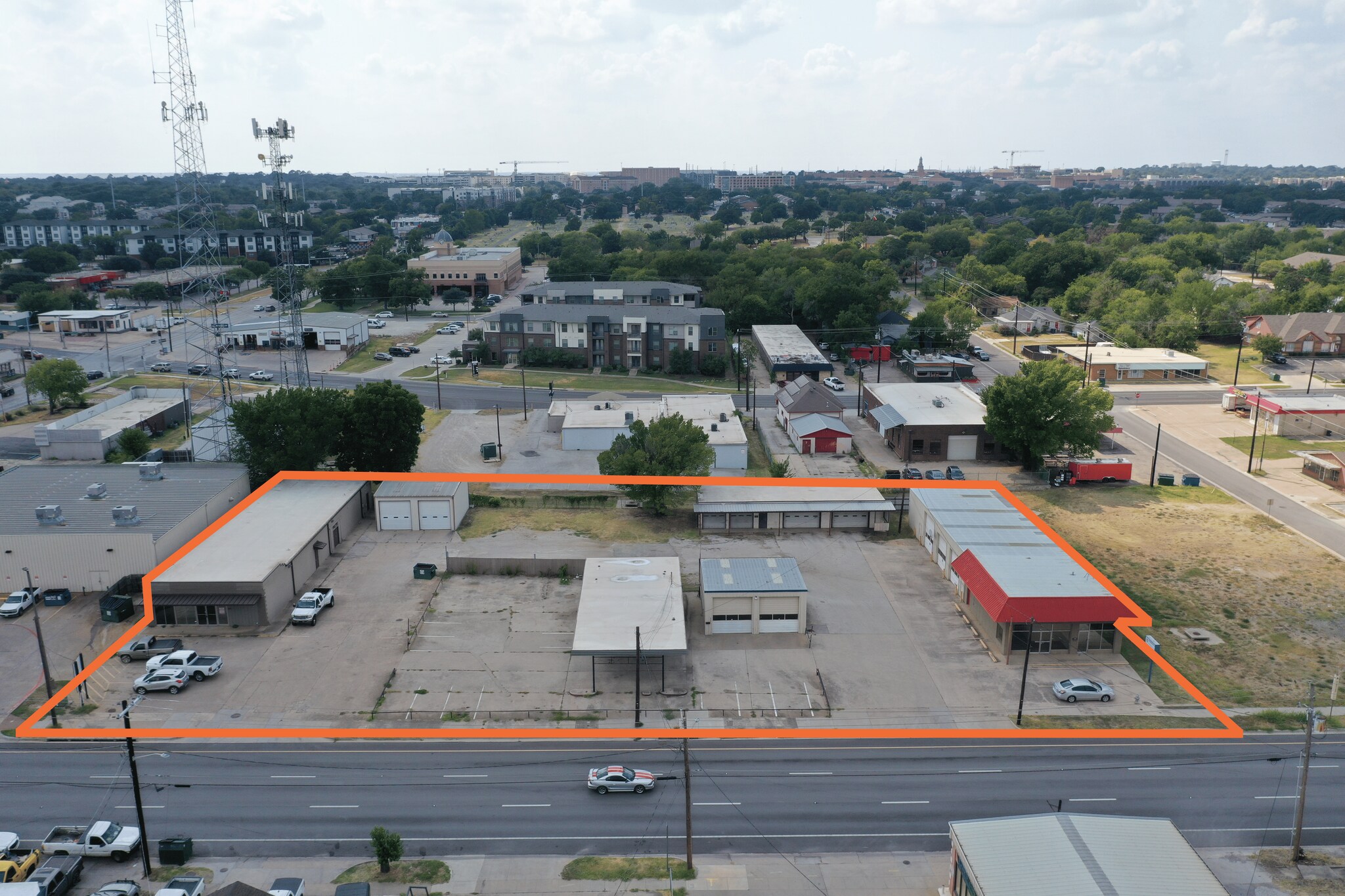 706-708 S Locust, Denton, TX for sale Primary Photo- Image 1 of 10