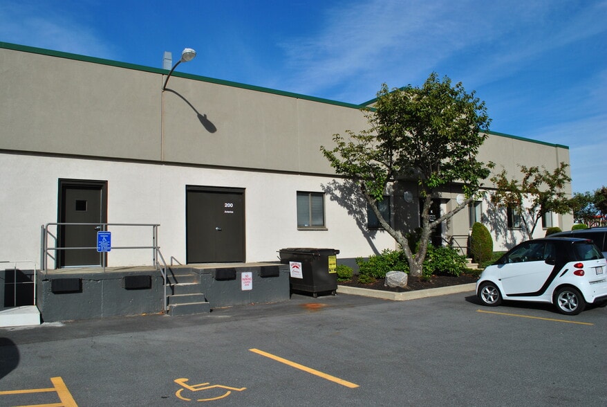 25 Olympia Ave, Woburn, MA for lease - Building Photo - Image 1 of 5
