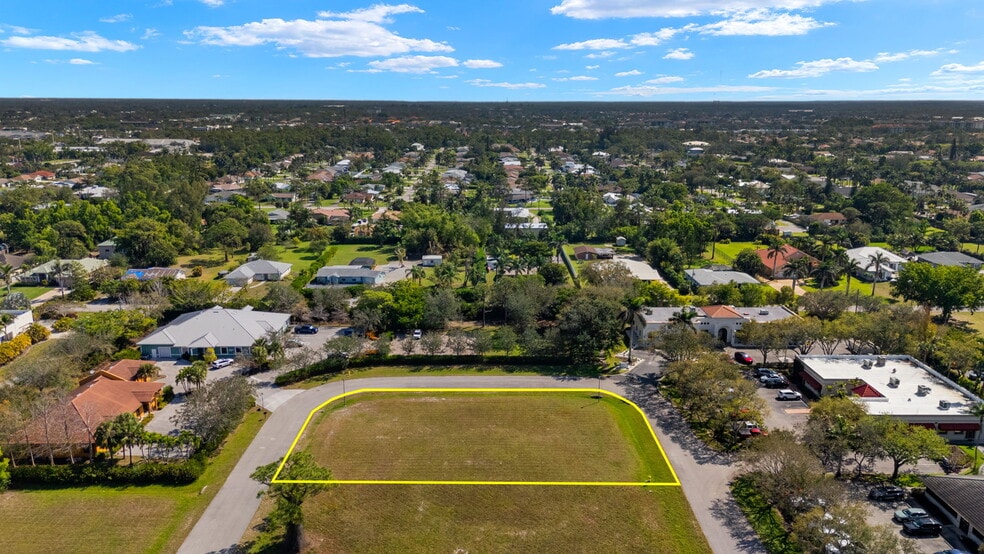 3841 Via Del Rey, Bonita Springs, FL for sale - Building Photo - Image 3 of 9