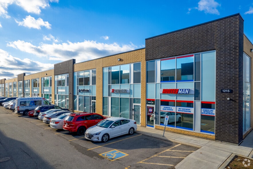 1215 Queensway E, Mississauga, ON for sale - Primary Photo - Image 1 of 1