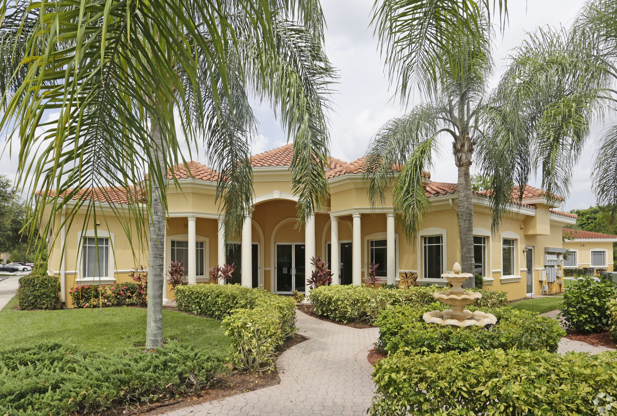 3380 Woods Edge Cir, Bonita Springs, FL for lease Primary Photo- Image 1 of 9
