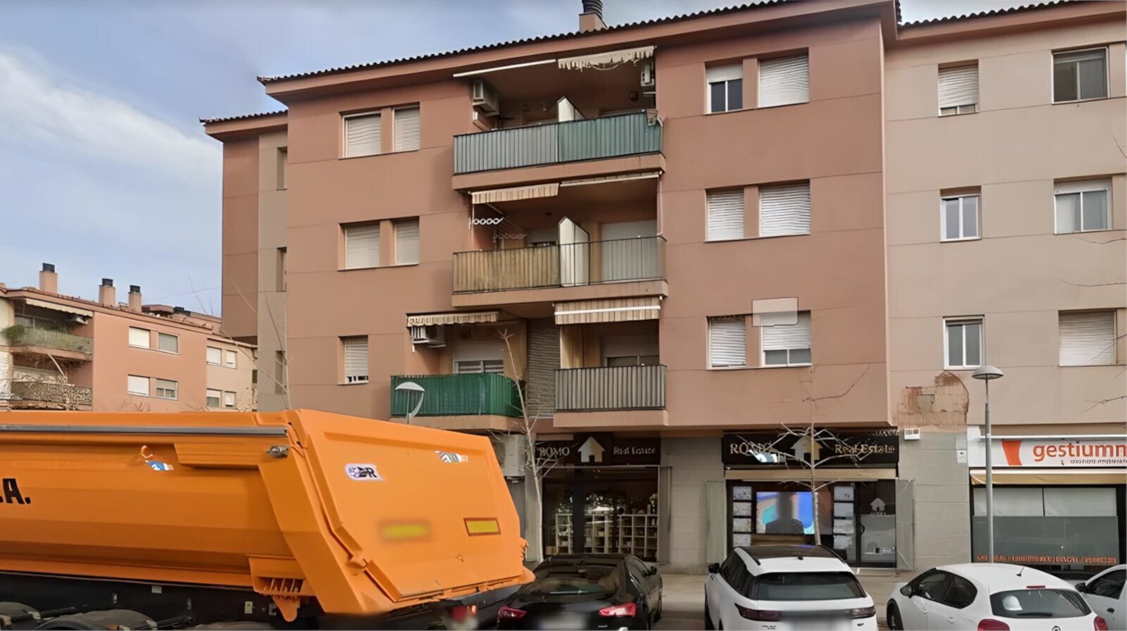 Immeuble residentiel dans Santa Perpètua de Mogoda, Barcelona à vendre Photo principale- Image 1 de 2