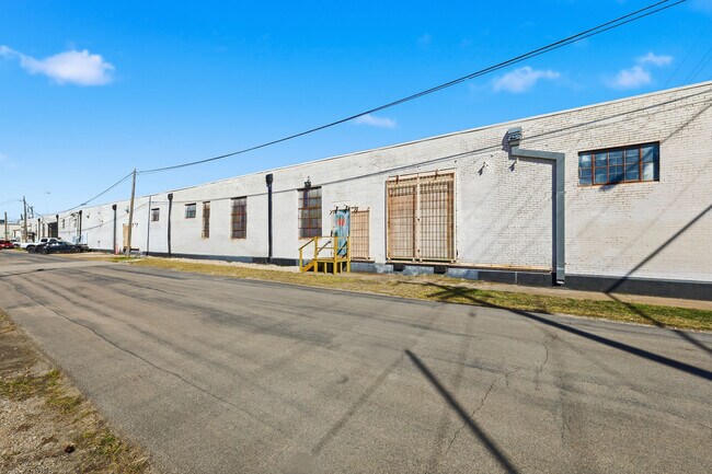 Plus de détails pour 2700 Atlanta St, Dallas, TX - Industriel à louer