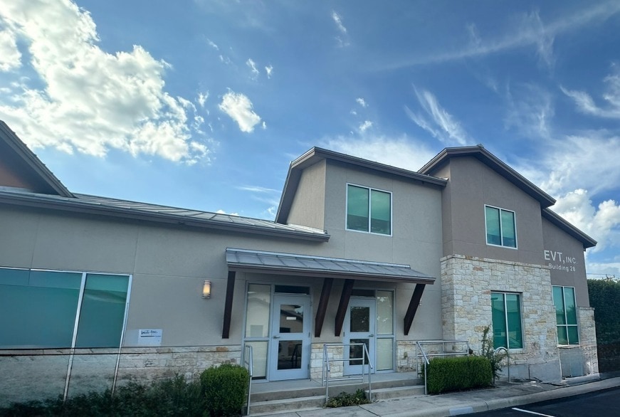 14603 Huebner Rd, San Antonio, TX à vendre - Photo du bâtiment - Image 2 de 8