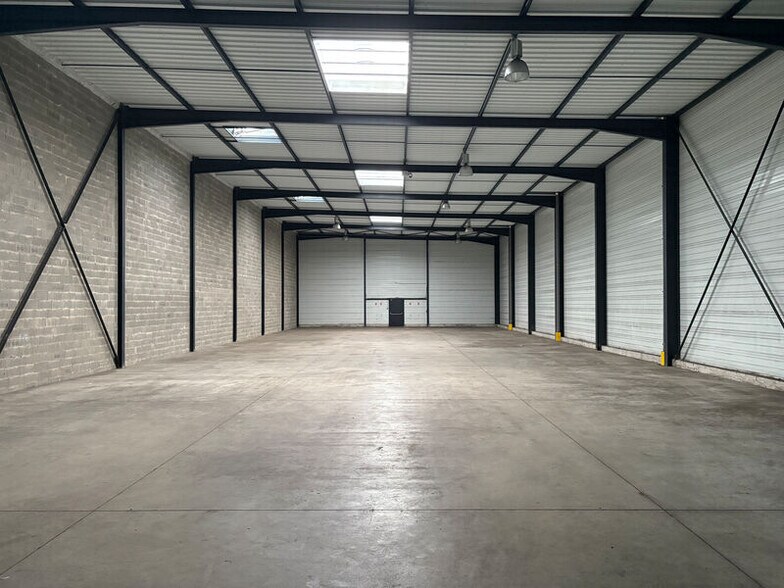 Flex in Gleizé for lease - Building Photo - Image 3 of 5