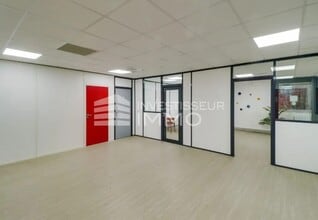 Flex in Villiers-sur-Marne for lease Interior Photo- Image 2 of 3