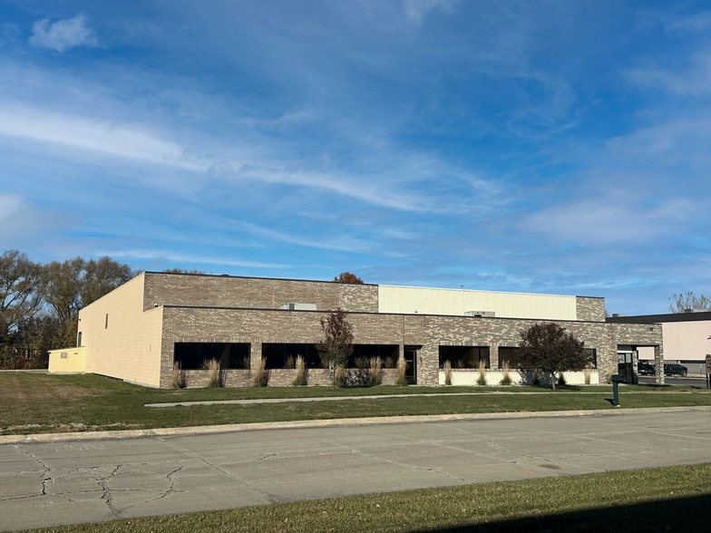 15721-15695 Leone Dr, Macomb, MI for lease - Building Photo - Image 1 of 1