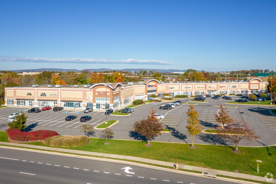 13301 Gateway Center Dr, Gainesville, VA à vendre - Photo du bâtiment - Image 1 de 1