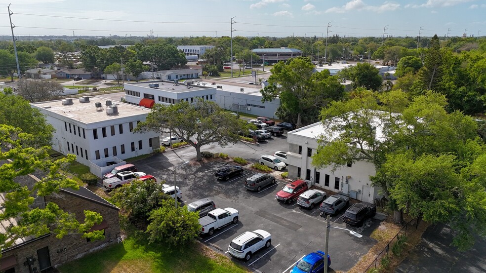 804 N Belcher Rd, Clearwater, FL à louer - Photo du bâtiment - Image 3 de 17