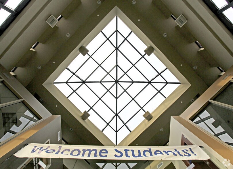 17685 Juniper Path, Lakeville, MN à louer - Hall d’entrée - Image 3 de 21