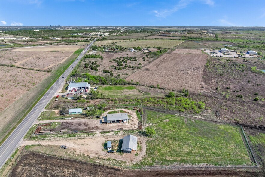 8223 S Highway 183, Austin, TX à louer - Photo du bâtiment - Image 3 de 9