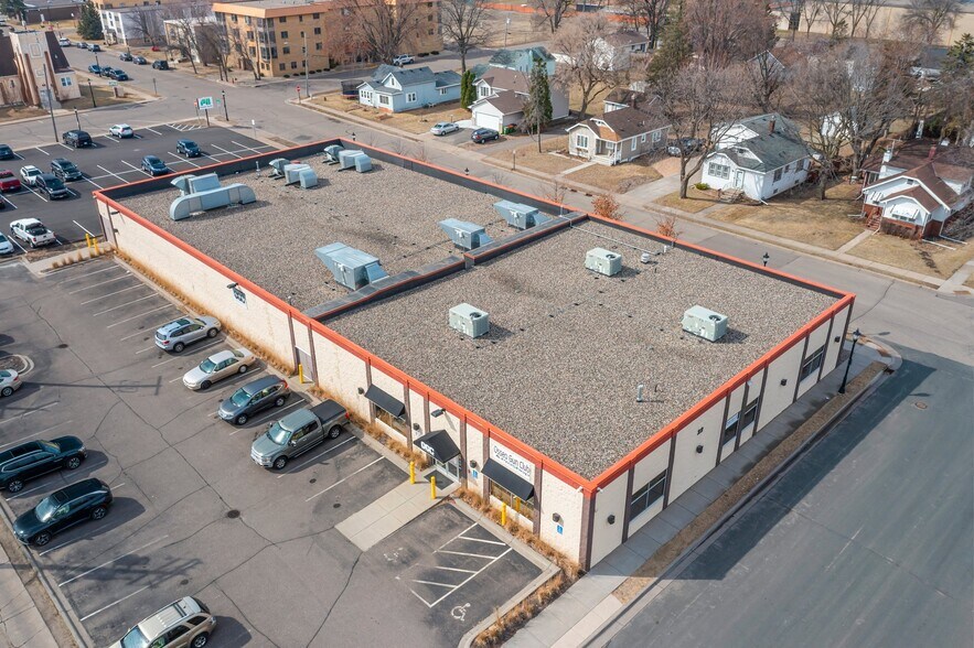 22 4th St NW, Osseo, MN à vendre - Photo du bâtiment - Image 3 de 27