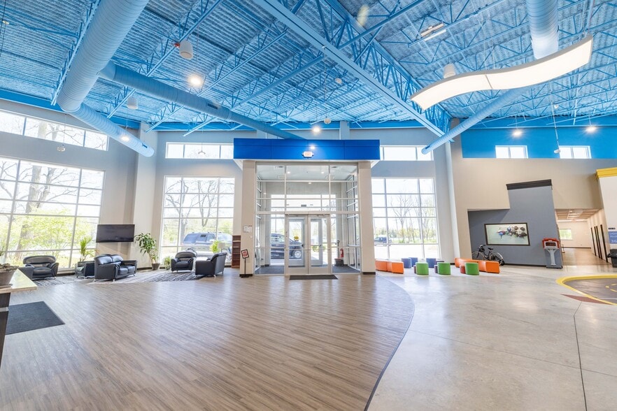 7030 Whitmore Lake Rd, Brighton, MI for lease - Interior Photo - Image 2 of 19