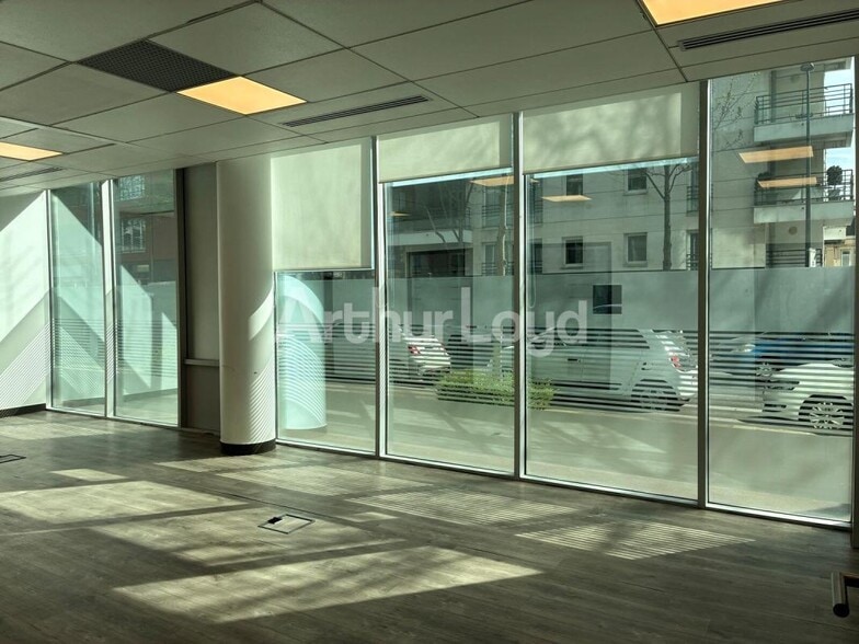 2 Avenue De Kaarst, La Madeleine for lease - Interior Photo - Image 3 of 17