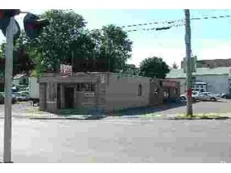 913 Court St, Utica, NY à vendre - Photo du bâtiment - Image 2 de 7