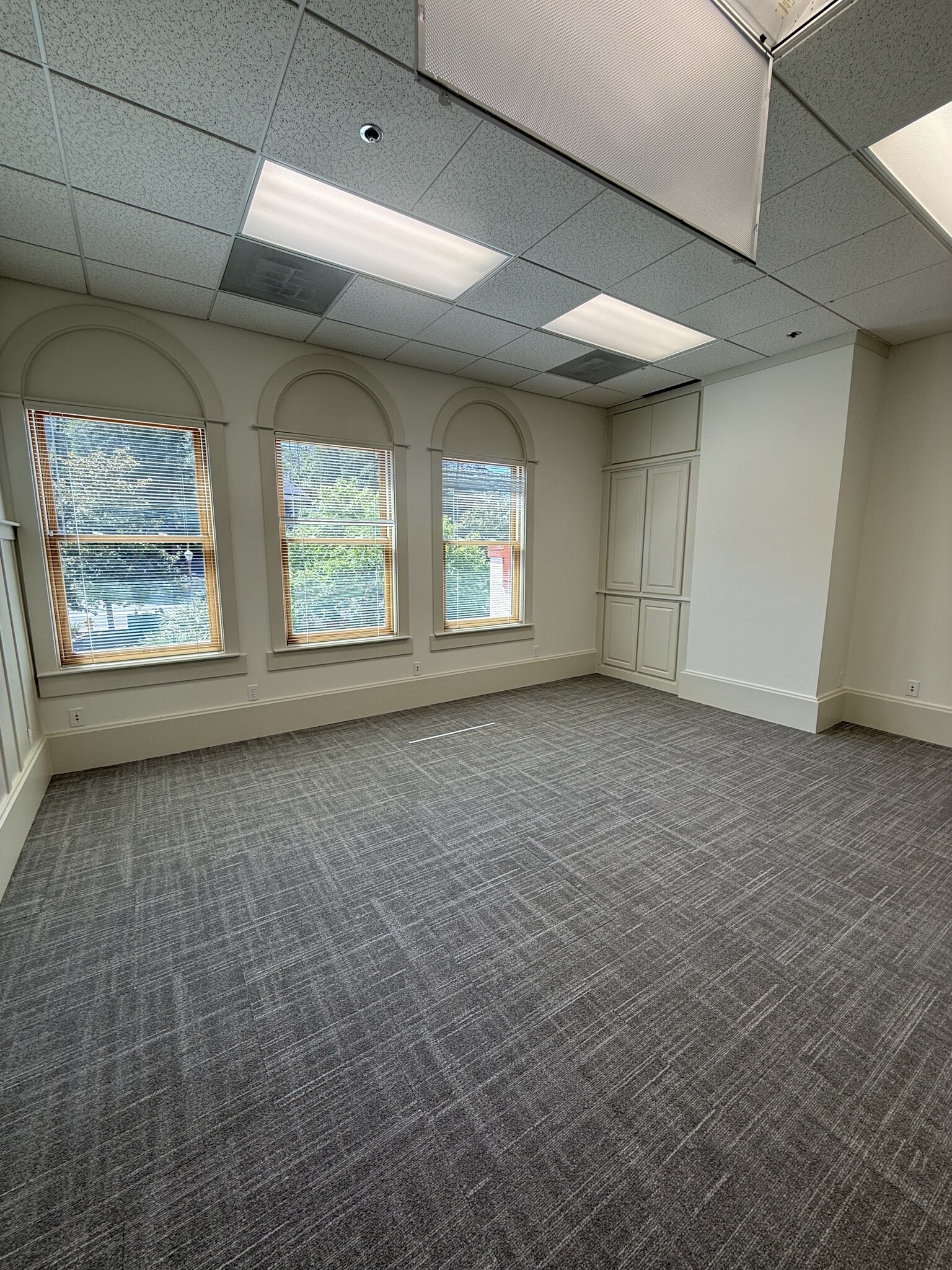 853 Lincoln Way, Auburn, CA for lease Interior Photo- Image 1 of 10