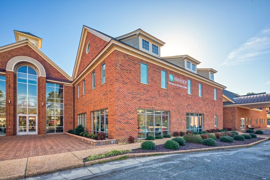 Edgehill Town Center portefeuille de 2 propriétés à vendre sur LoopNet.ca - Photo du bâtiment - Image 2 de 12