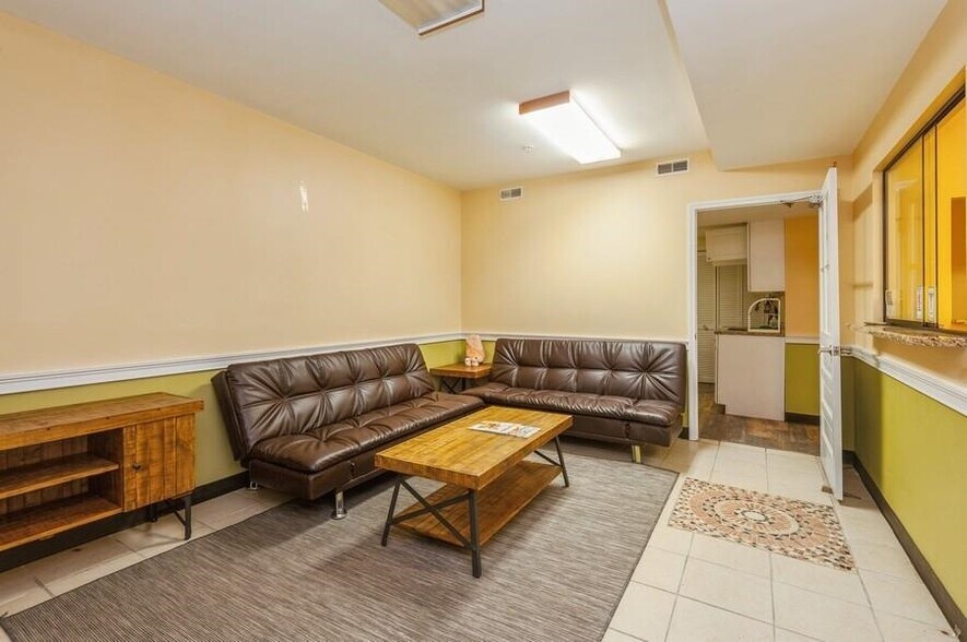 8915 Bergenwood Ave, North Bergen, NJ à vendre - Photo intérieure - Image 3 de 14