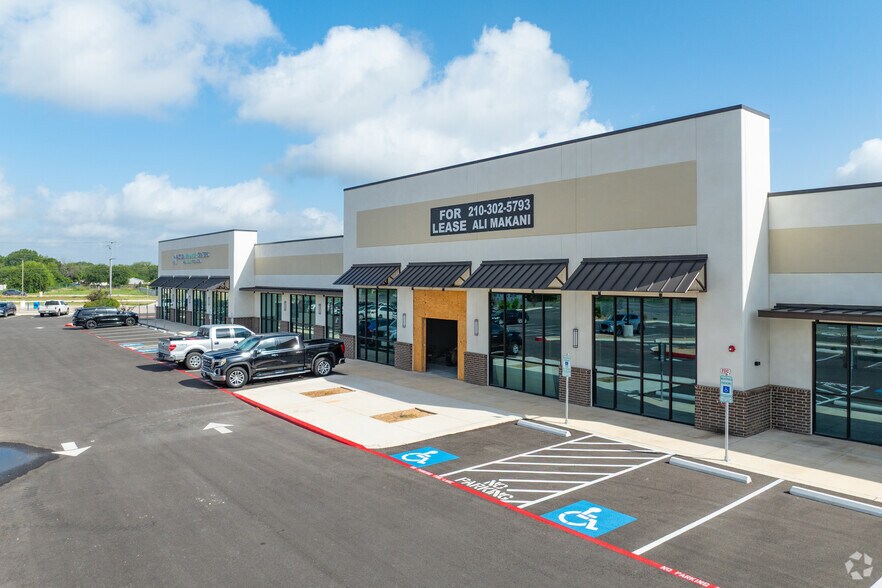 1037 TX-46, New Braunfels, TX à louer - Photo du bâtiment - Image 3 de 10